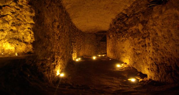 , Prehliadka katakomb pod Sirotárom