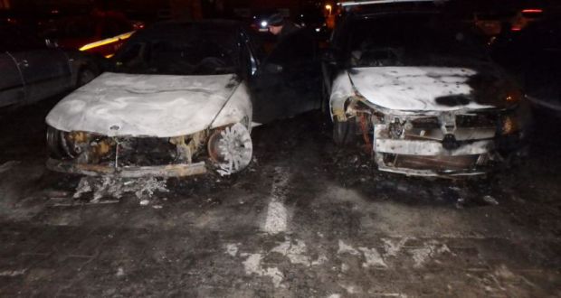 , Požiar na sídlisku Hájik poškodil tri autá