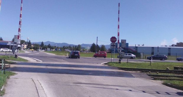 , V Košťanoch nad Turcom cez víkend opravujú železničné priecestie: Pripravte sa na obchádzky