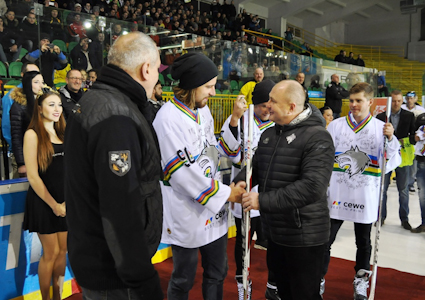 , Peter Sagan odštartoval hokejový zápas Žilina vs. Zvolen