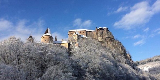 , Oravský hrad zatvorili pre husté sneženie