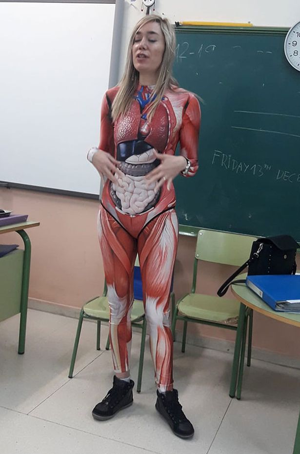 , Učiteľka využila vlastné telo na výučbe o anatómii! Deti boli šokované