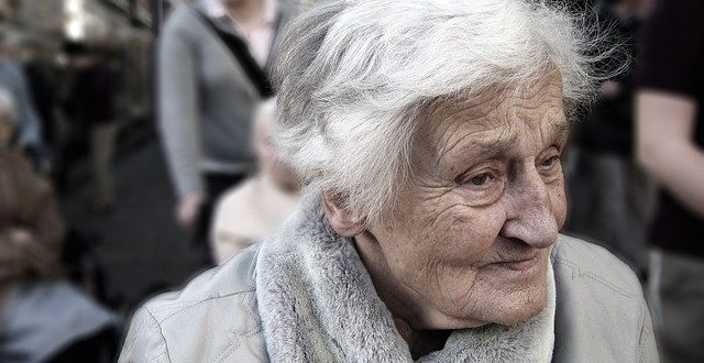 , Seniori pozor! Situáciu okolo koronavírusu zneužívajú podvodníci