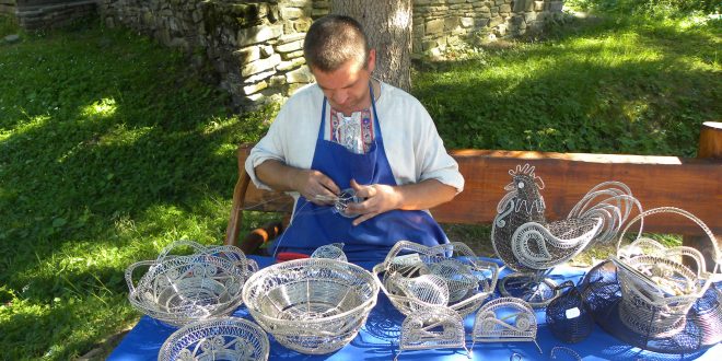 , Múzeum kysuckej dediny bude počas nedele patriť drotárskym majstrom