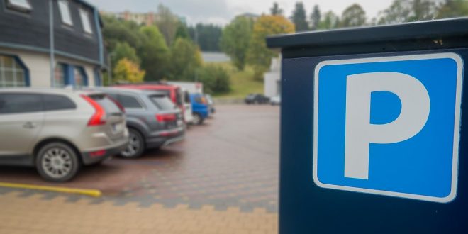, Dolnokubínska samospráva dočasne ruší platené parkovanie v meste