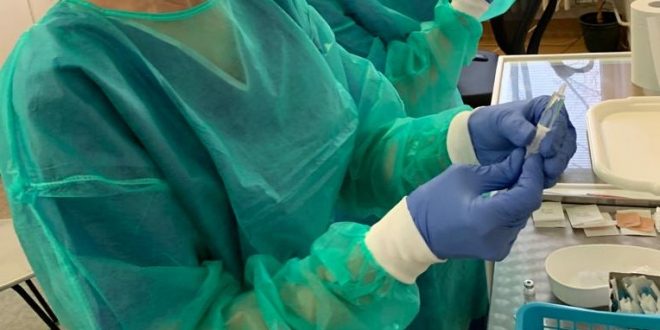 , Krajské nemocnice zaočkovali počas prvých dní takmer 1600 pracovníkov v zdravotníctve