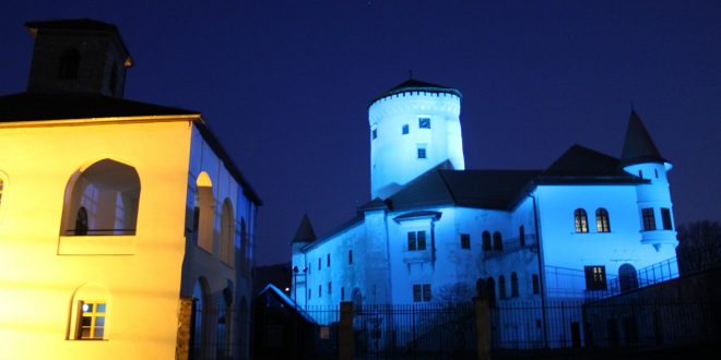 , Budatínsky hrad bude počas Veľkej noci svietiť na modro
