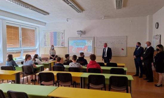 , Minister školstva Branislav Gröhling navštívil obidve základné školy v Liptovskom Hrádku