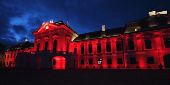 Svetový deň hemofílie, Desiatky významných budov sa rozsvietia na červeno. Dnes si pripomíname Svetový deň hemofílie