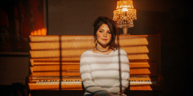 Celeste Buckingham, Celeste Buckingham v novinke adresuje &uacute;primn&yacute; hudobn&yacute; list mužovi, ktor&yacute; do jej života e&scaron;te len pr&iacute;de